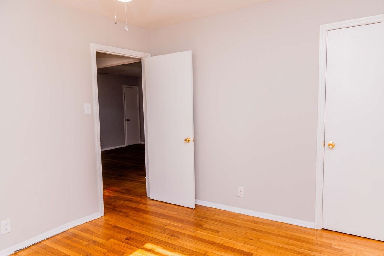 1903 Grayland Ave - Photo 7 of 11