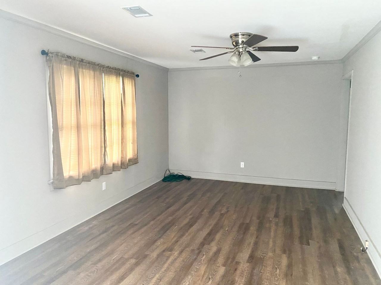 304 Botts Ave - Photo 2 of 11