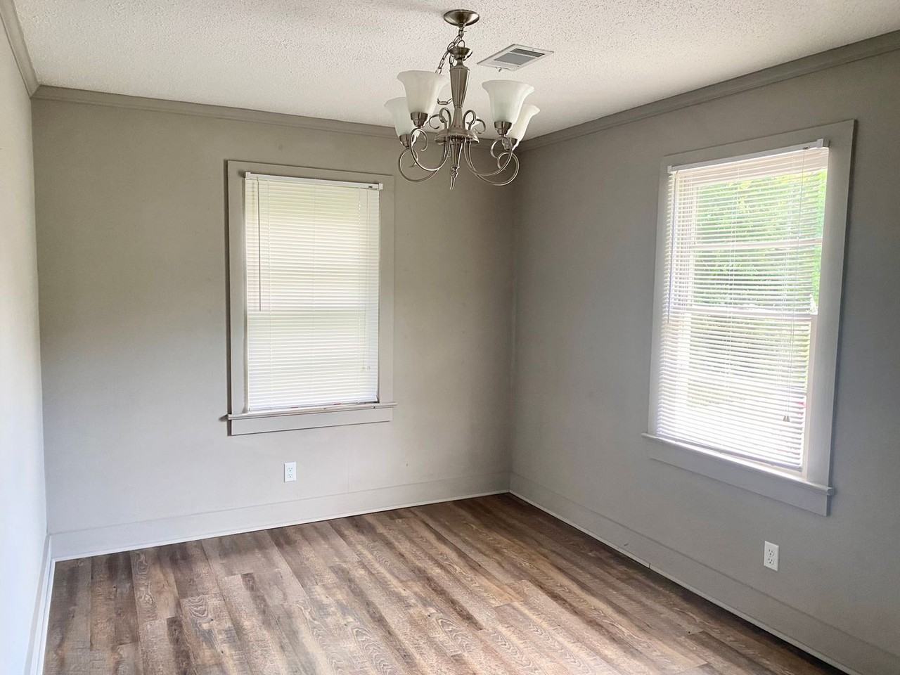 304 Botts Ave - Photo 3 of 11