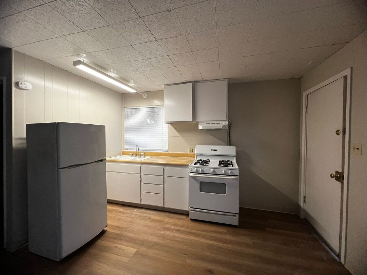 867 E Academy Ave #B - Photo 6 of 10