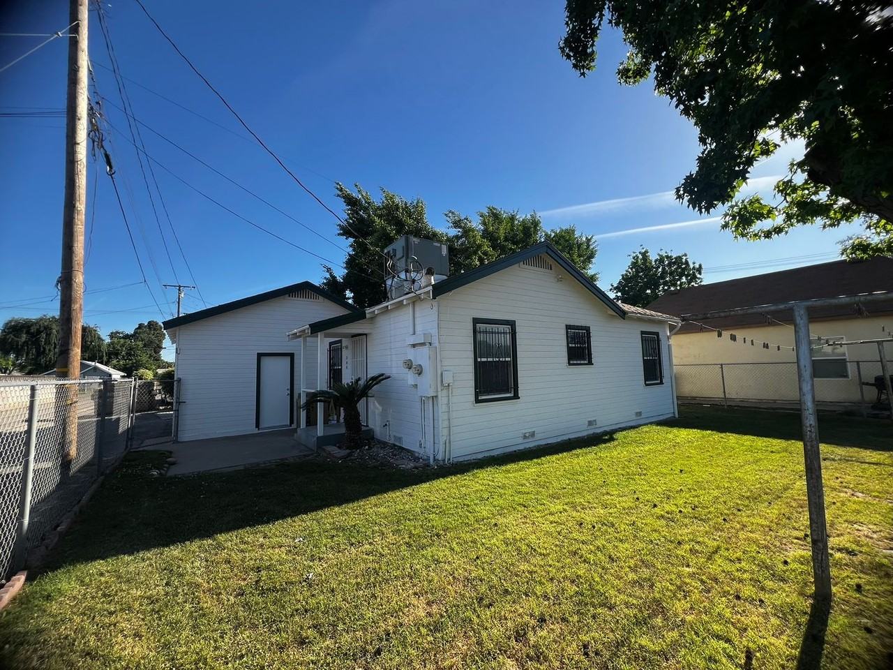 344 N M St - Photo 2 of 14