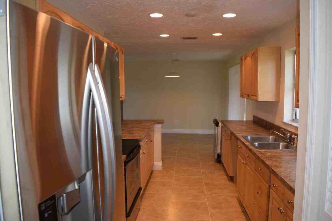 1652 Se Floresta Dr - Photo 2 of 9