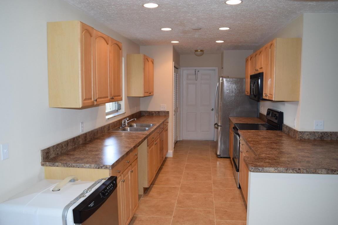 1652 Se Floresta Dr - Photo 3 of 9