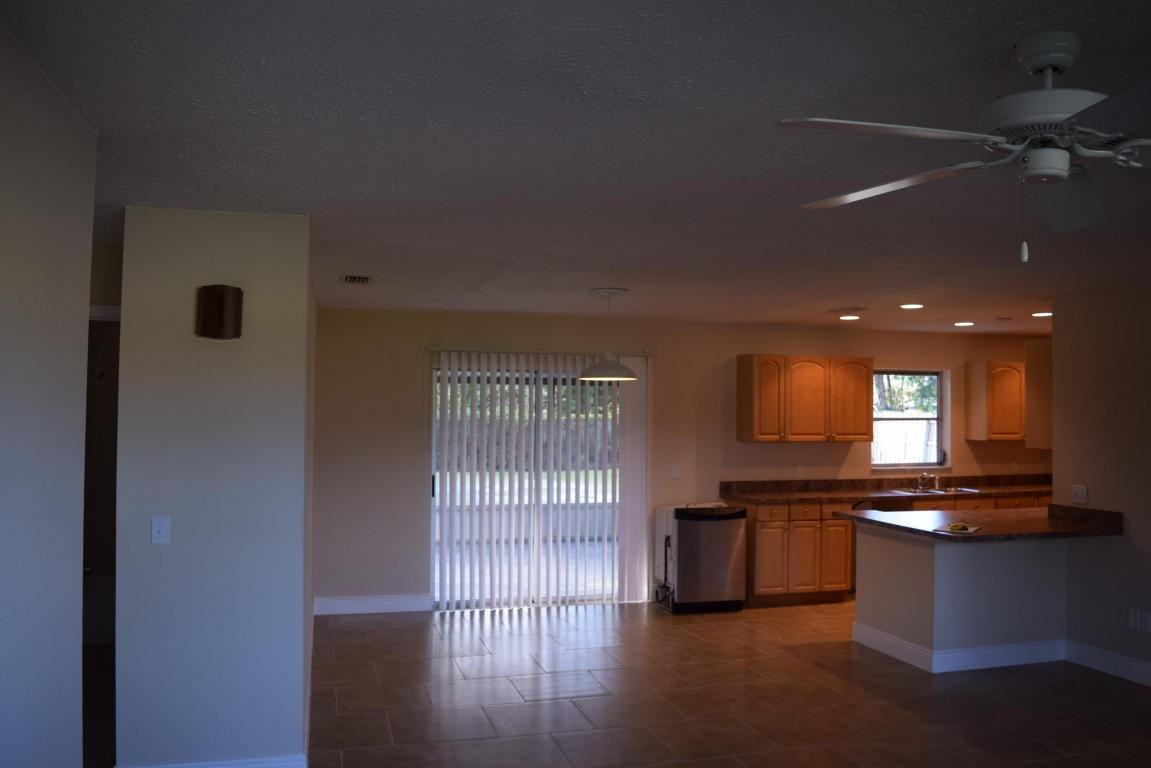 1652 Se Floresta Dr - Photo 4 of 9