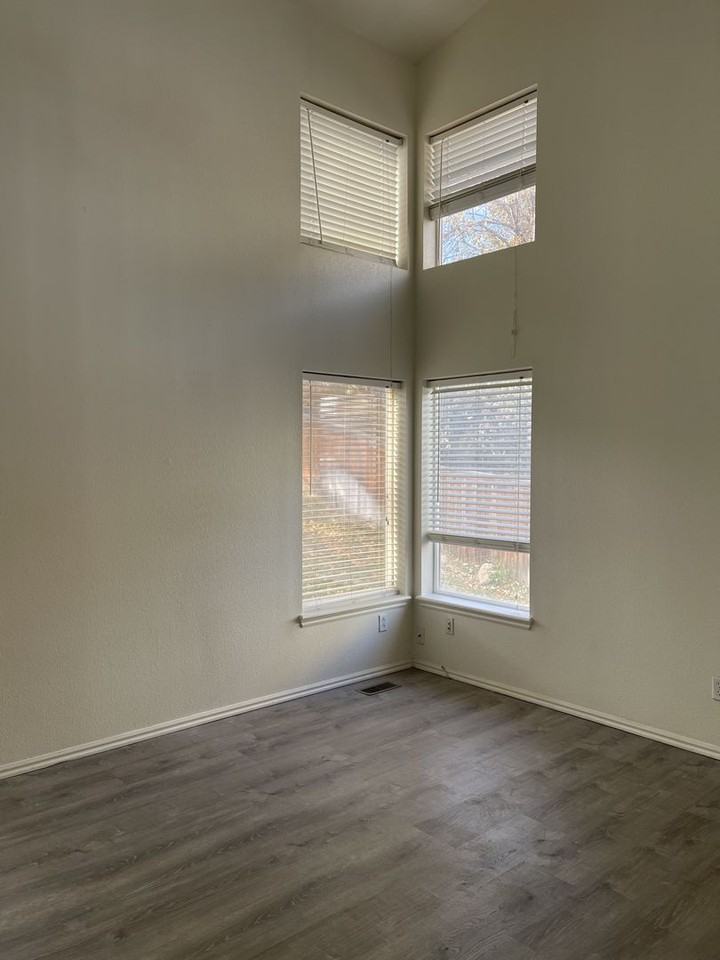 9667 Rockhampton Way - Photo 3 of 11