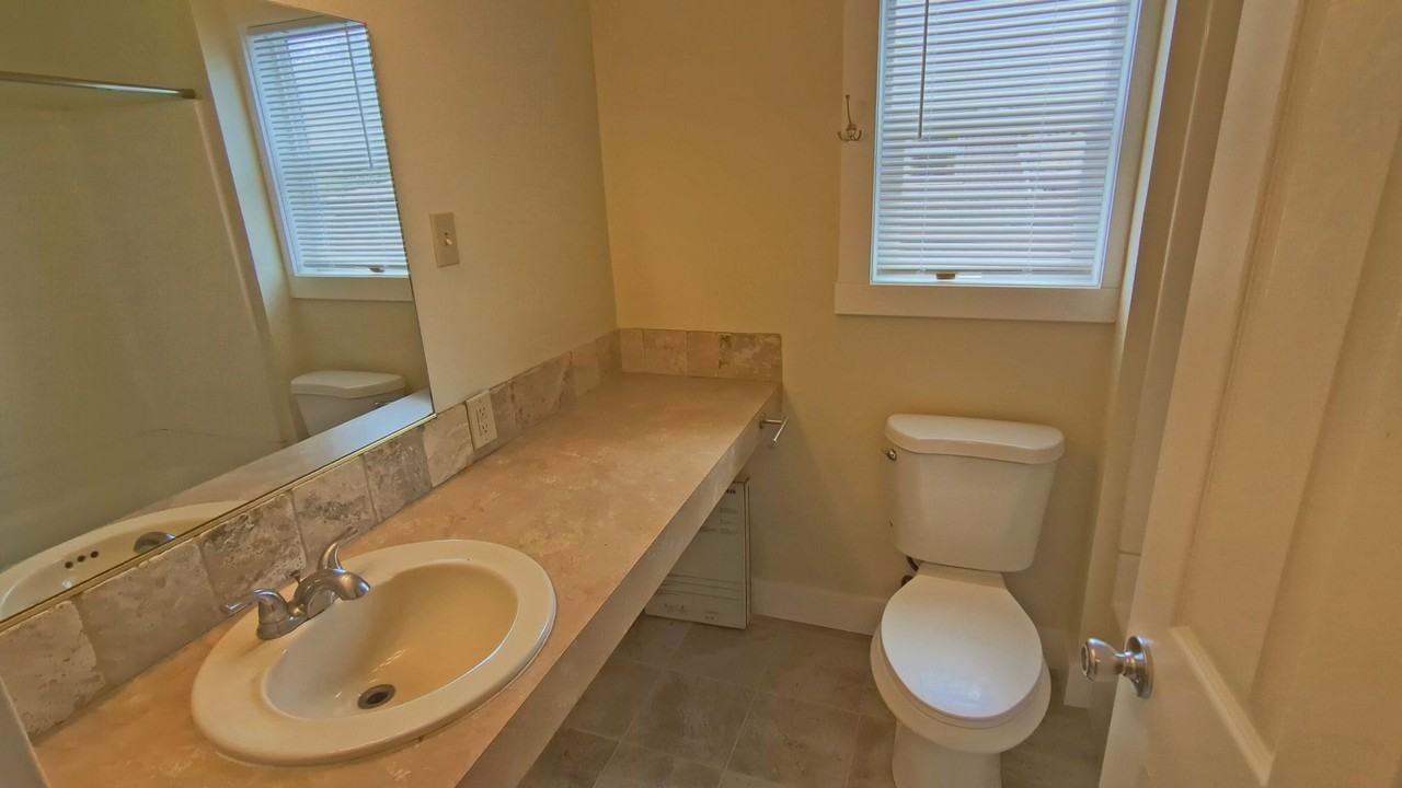 637 Se 7th Ave - Photo 6 of 12