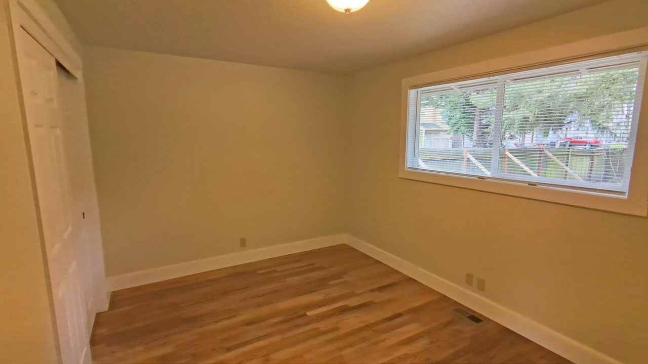 637 Se 7th Ave - Photo 7 of 12