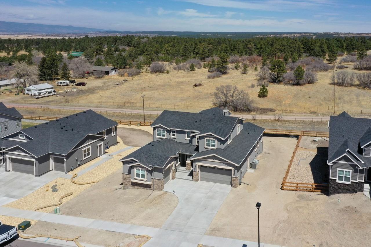 10492 - Photo 2 of 38