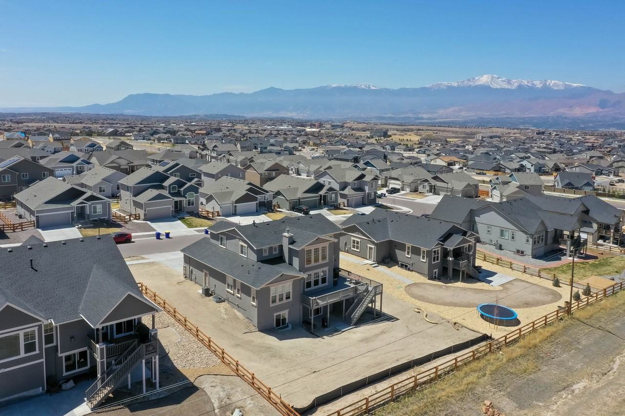 10492 - Photo 4 of 38