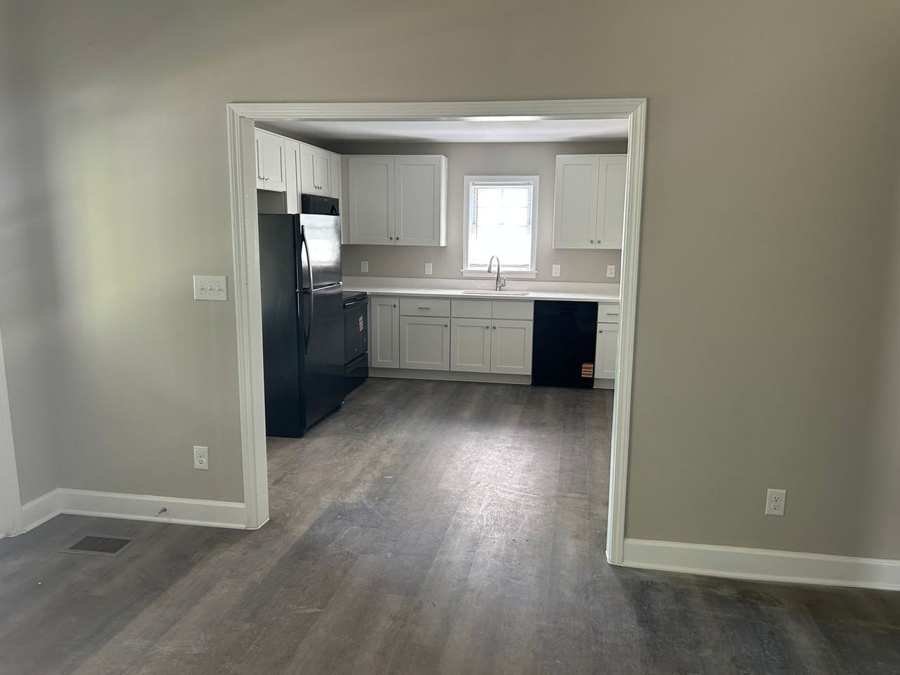 627 W Northwest Blvd - Photo 2 of 11