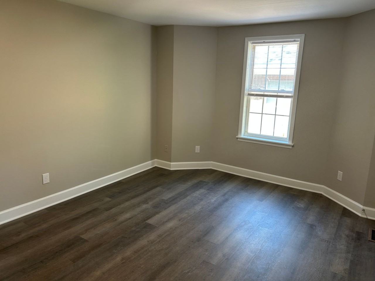 627 W Northwest Blvd - Photo 5 of 11