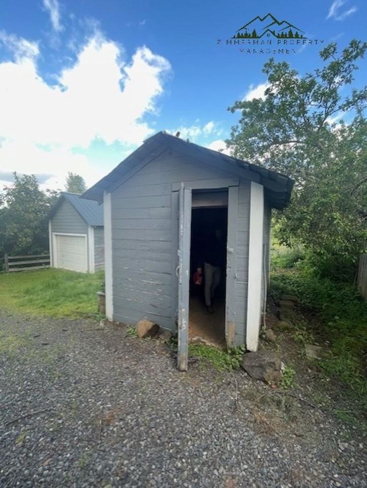 7575 Mckenzie Hwy - Photo 3 of 18