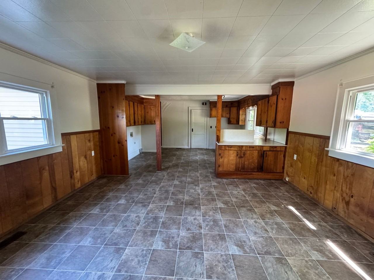 1900 Kings Rd - Photo 4 of 23