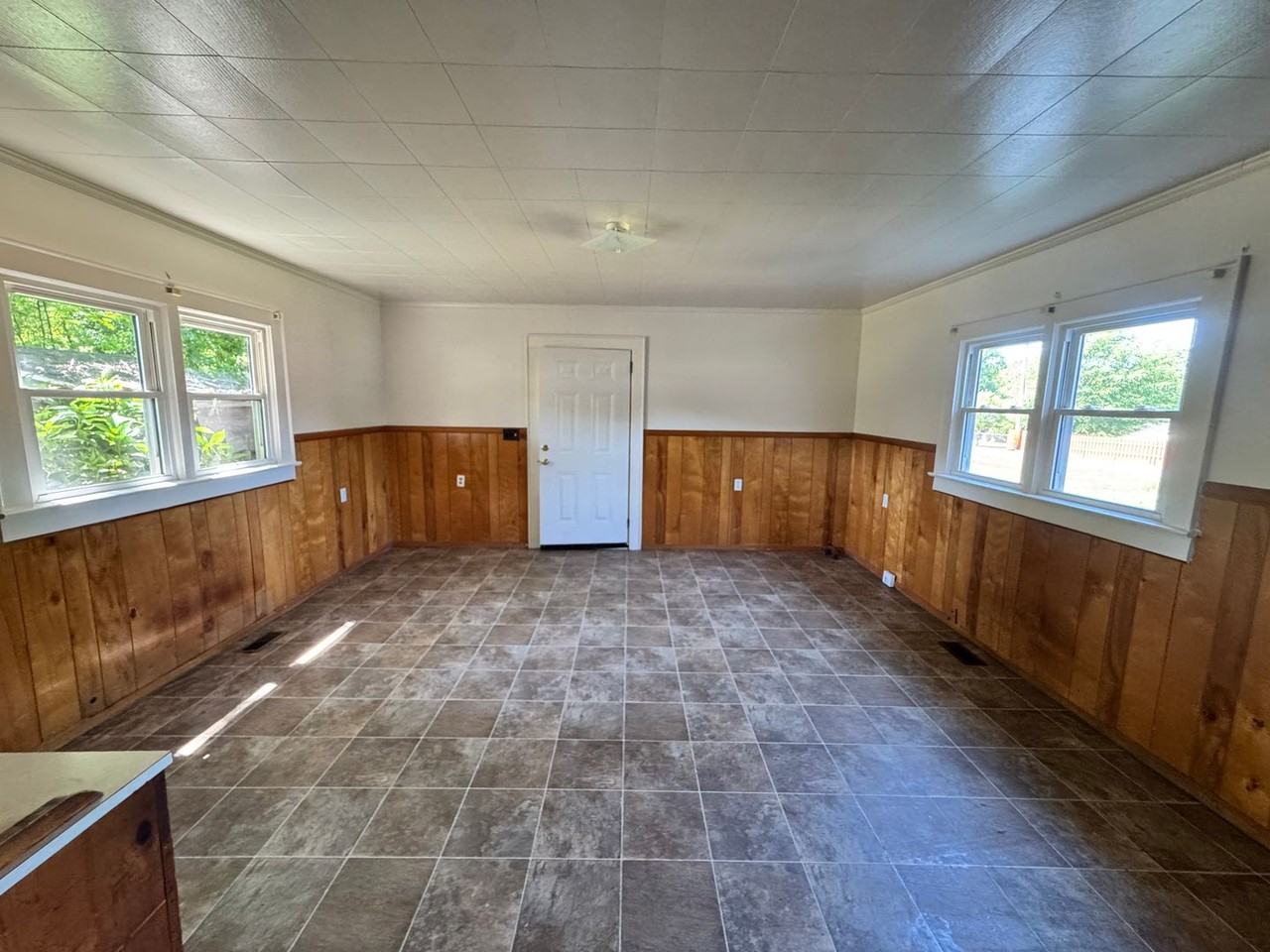 1900 Kings Rd - Photo 5 of 23