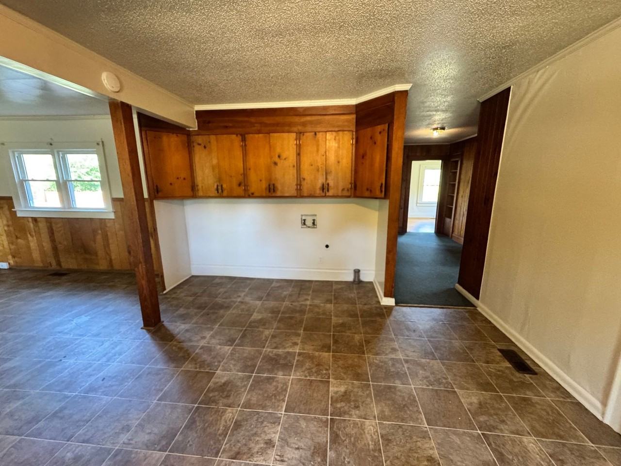 1900 Kings Rd - Photo 7 of 23