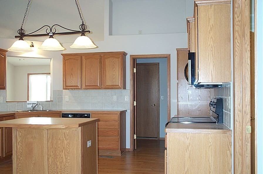 2920 N Rough Creek Rd - Photo 2 of 23