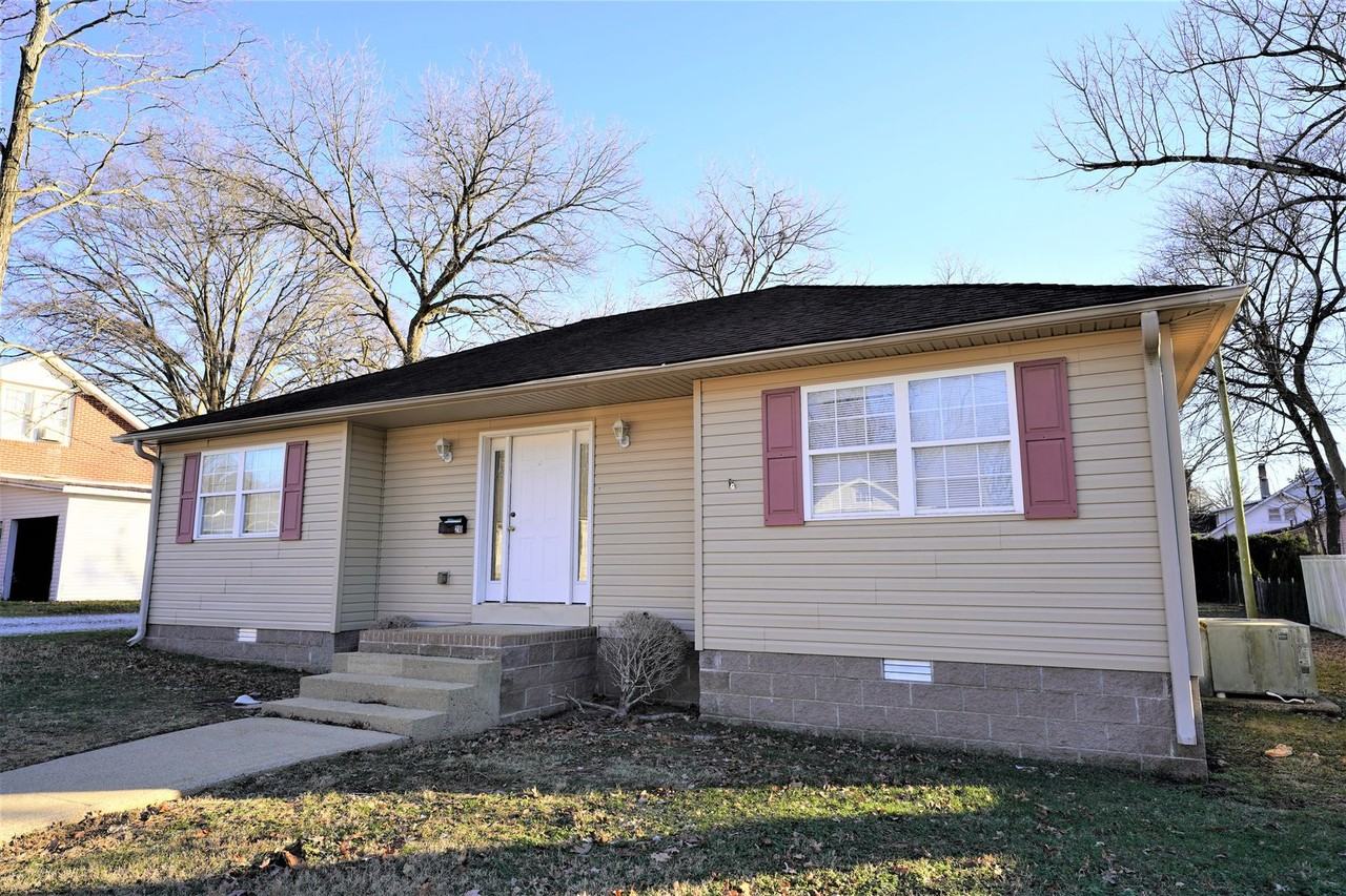 210 Lee St - Photo 2 of 11