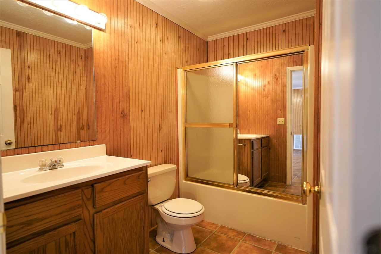 210 Lee St - Photo 6 of 11