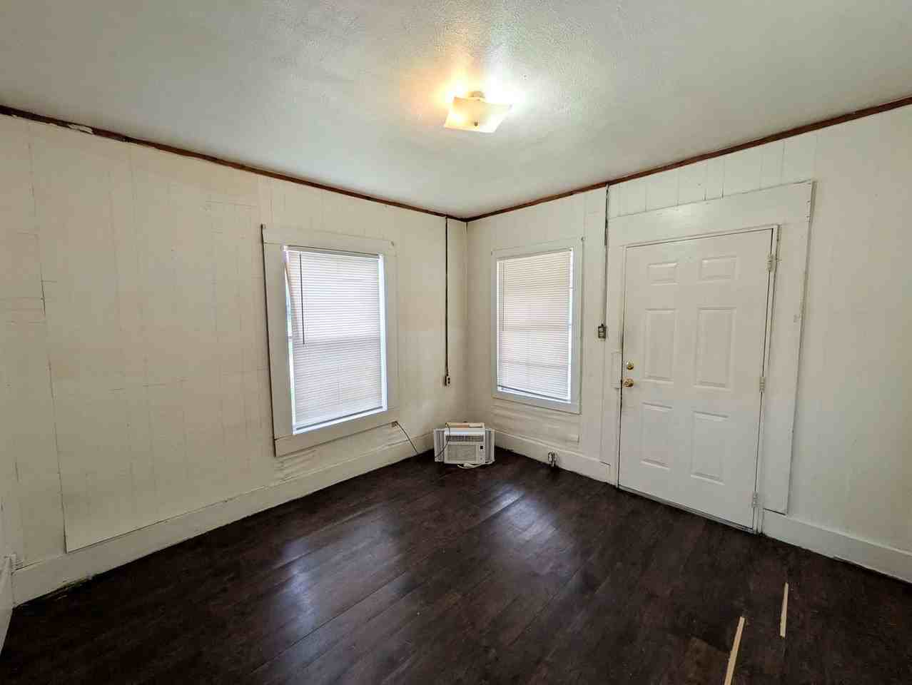 810 Peach St - Photo 3 of 8