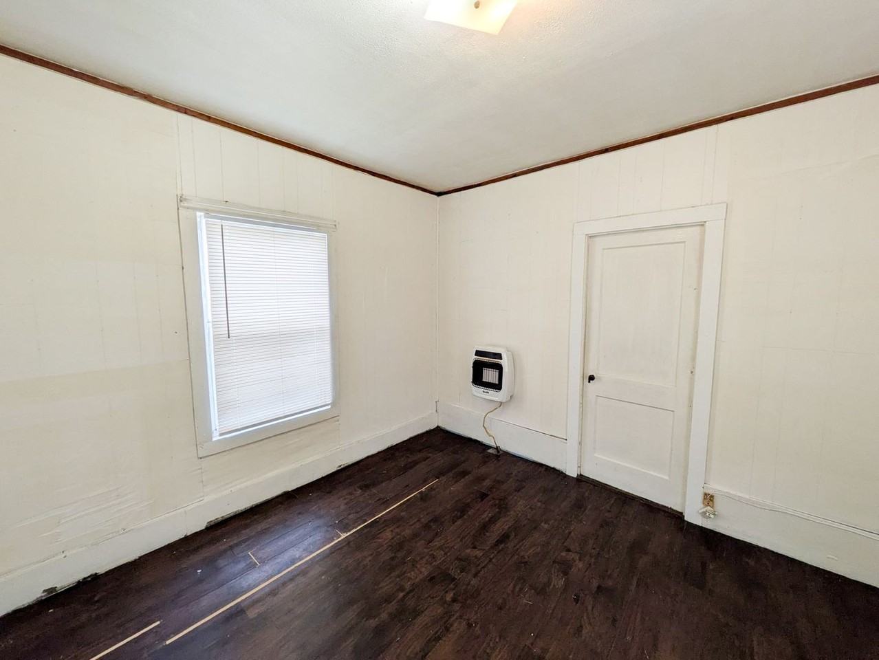 810 Peach St - Photo 4 of 8