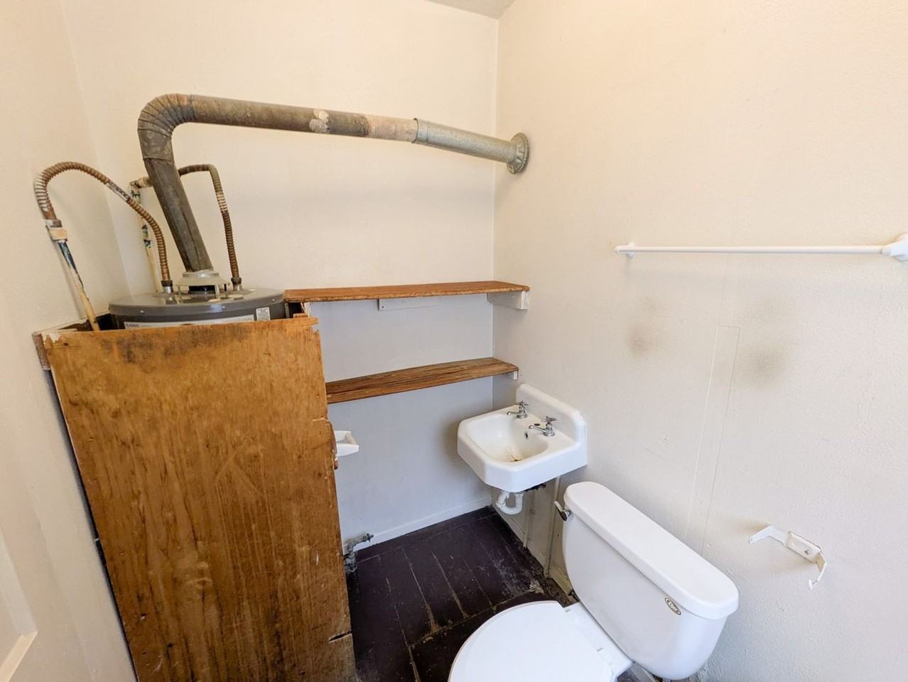 810 Peach St - Photo 7 of 8