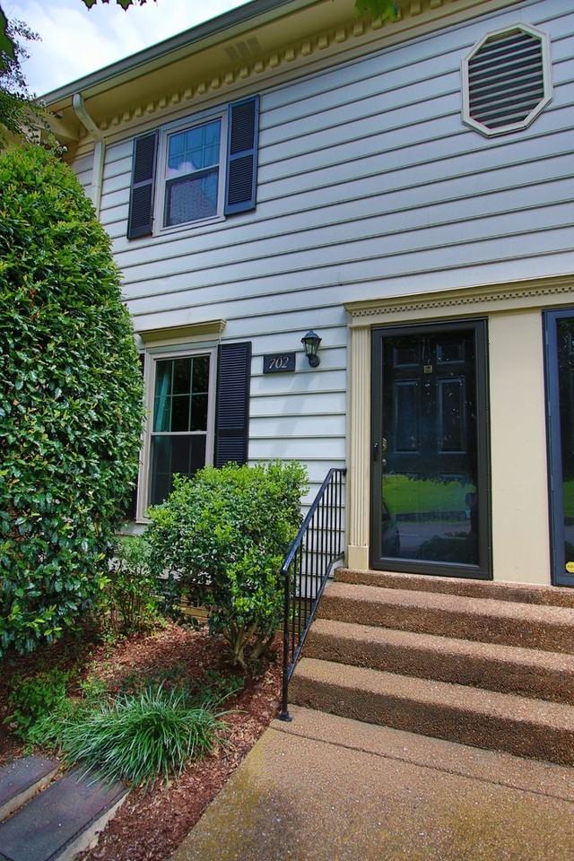 702 Fox Ridge Dr - Photo 2 of 15