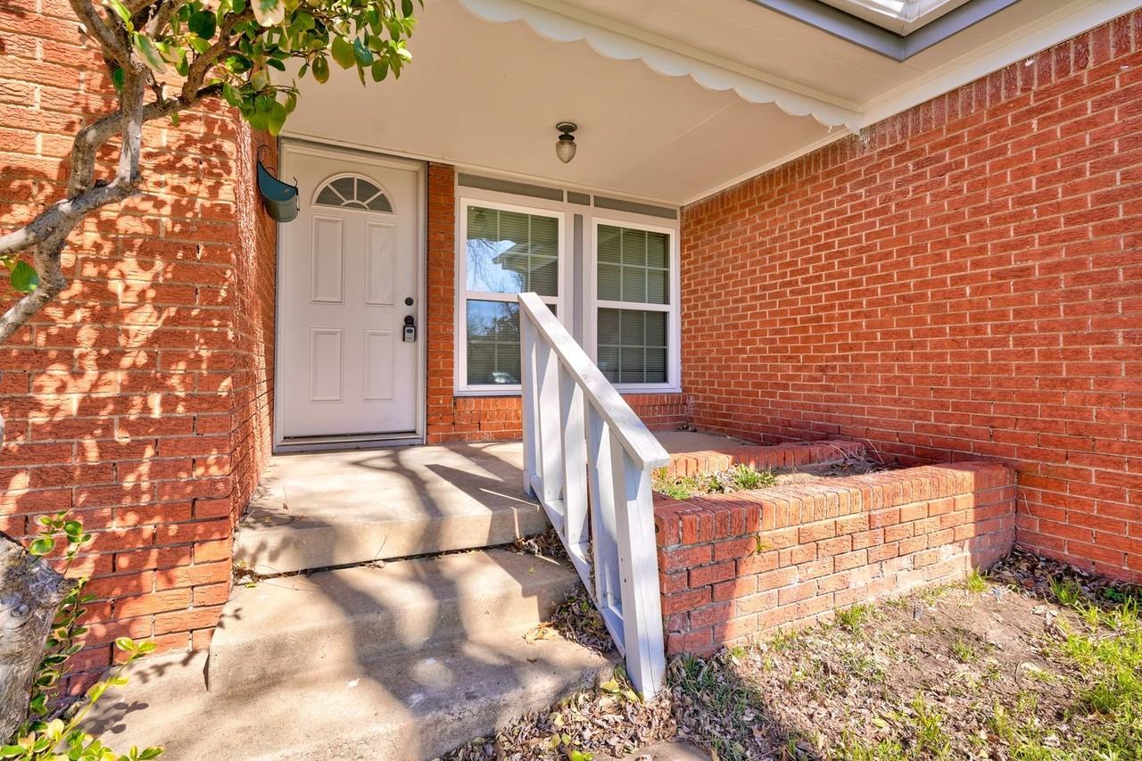 3037 Nw 65th St - Photo 2 of 41