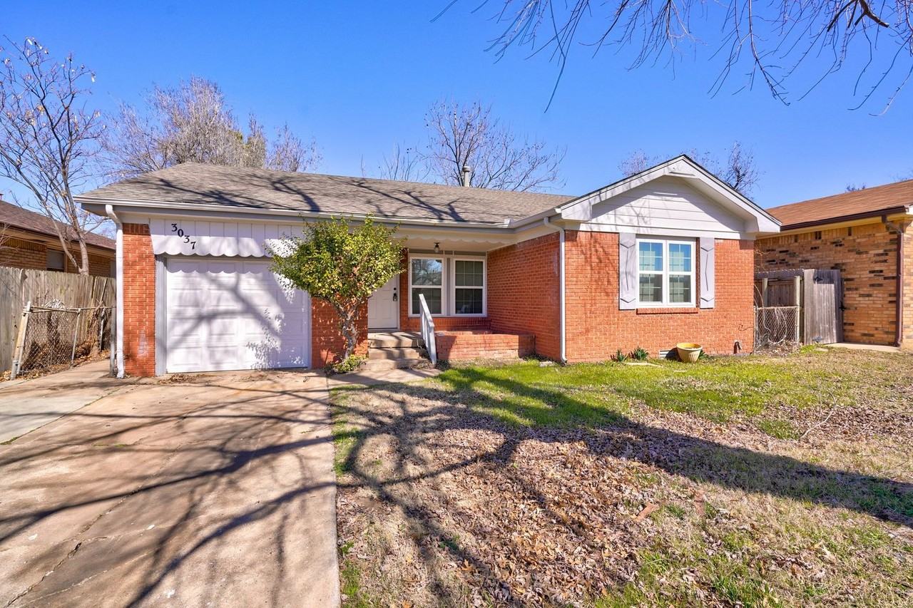 3037 Nw 65th St - Photo 4 of 41