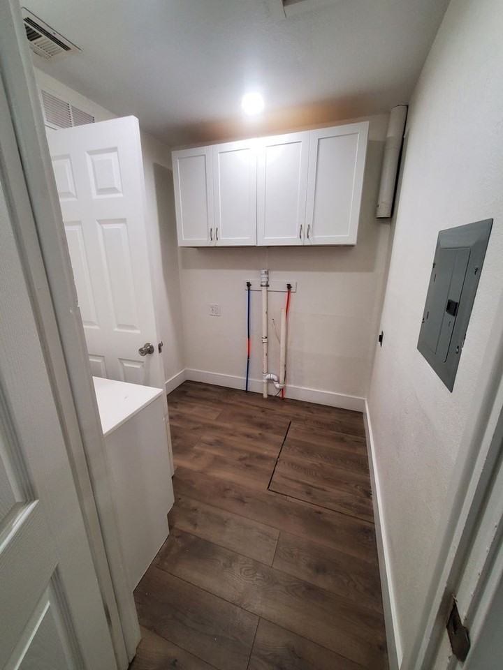 631 N Edwards Ave - Photo 2 of 21