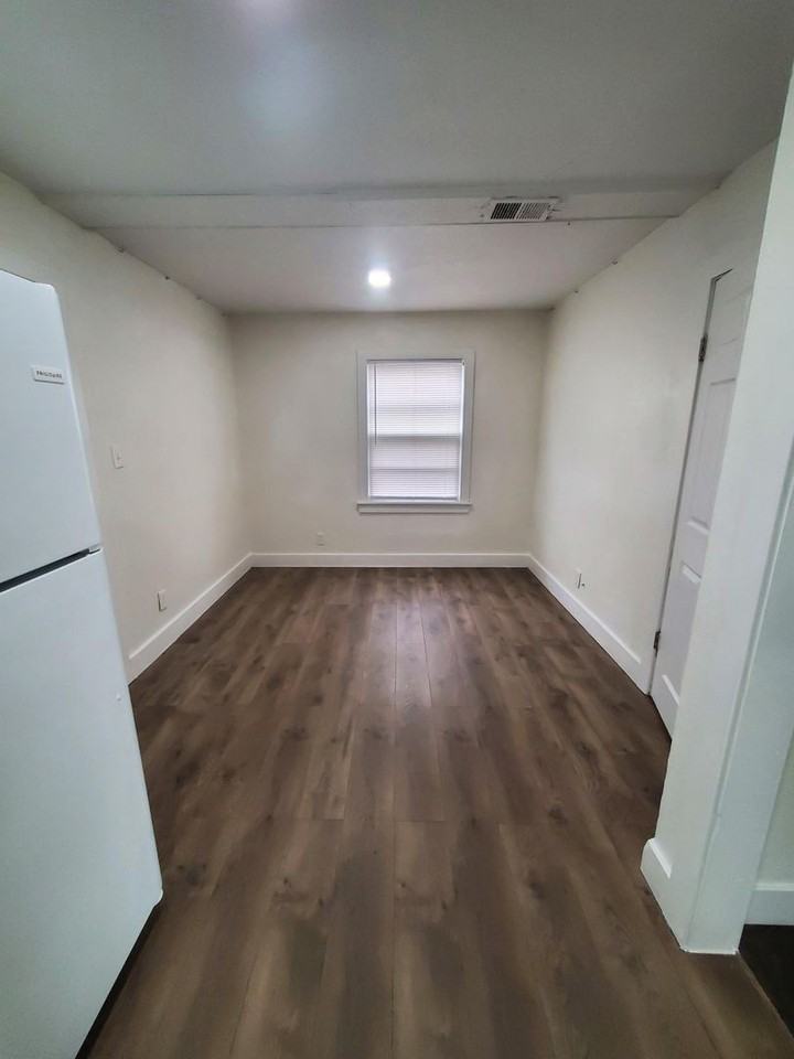 631 N Edwards Ave - Photo 5 of 21