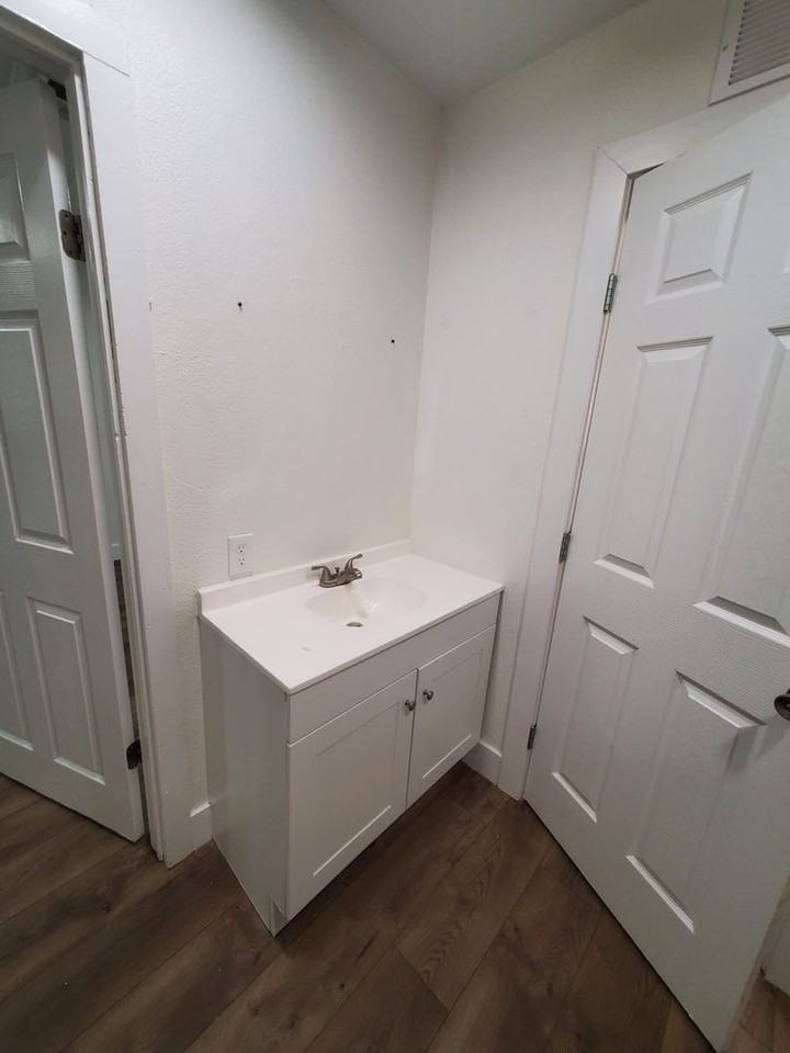 631 N Edwards Ave - Photo 7 of 21