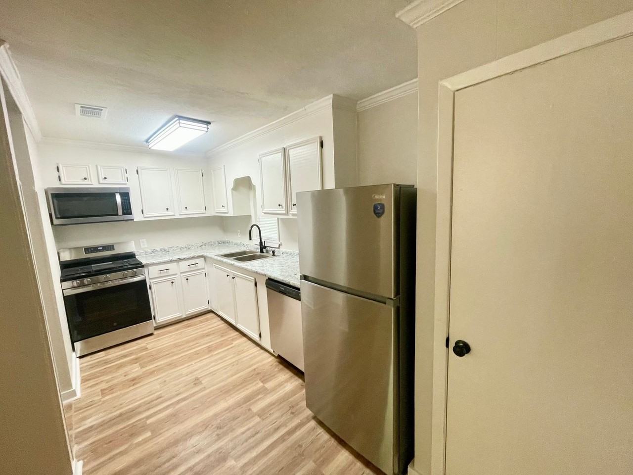 218 Harrell St - Photo 3 of 5