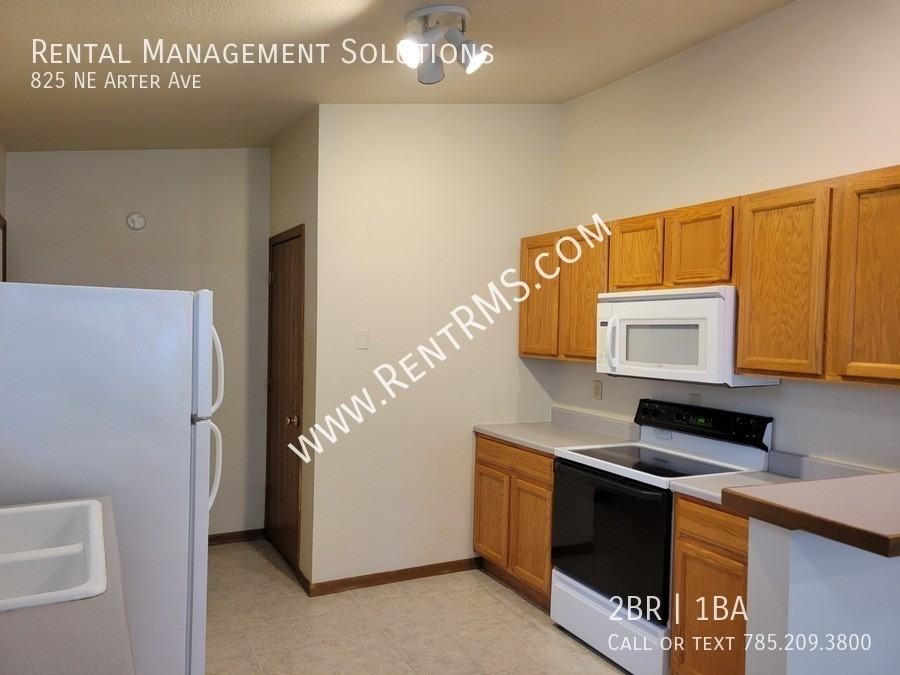 825 Ne Arter Ave - Photo 5 of 16