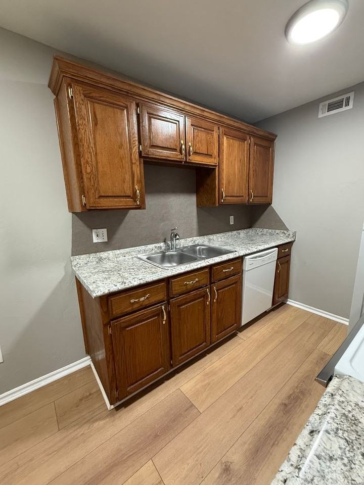 2021 Nw 25th St - Photo 3 of 10