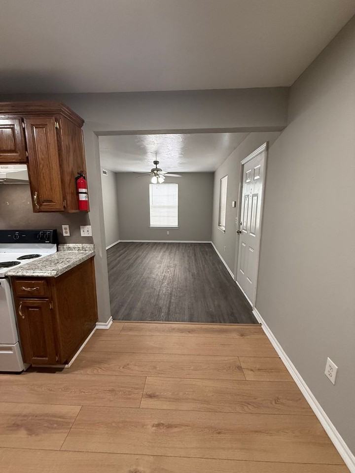 2021 Nw 25th St - Photo 4 of 10