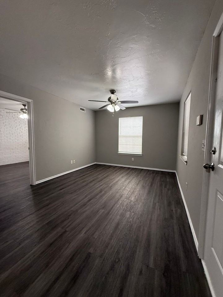 2021 Nw 25th St - Photo 5 of 10