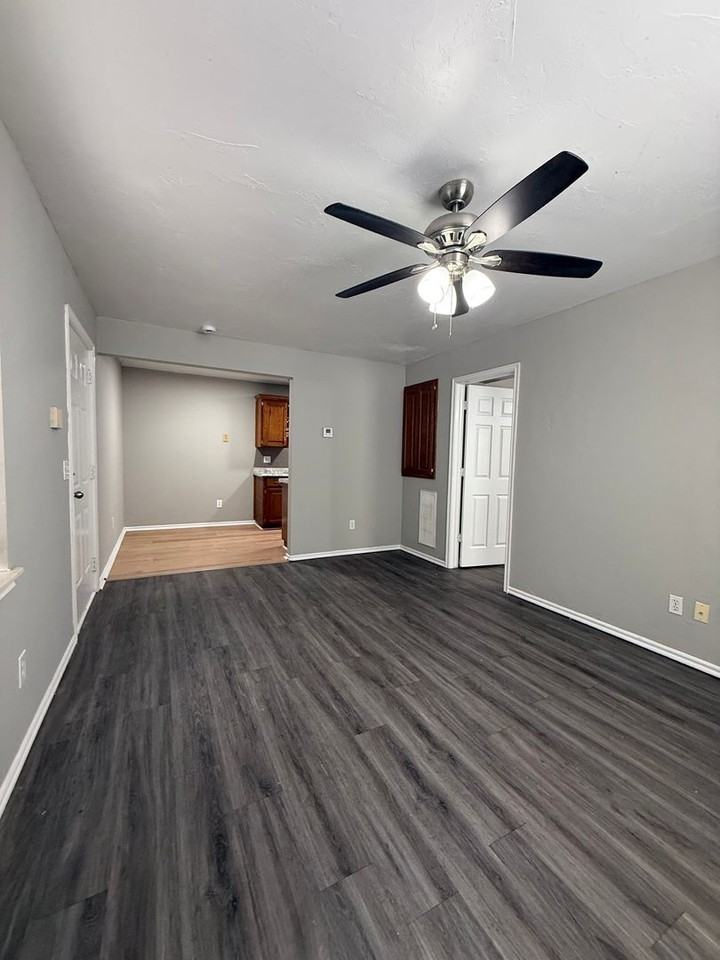 2021 Nw 25th St - Photo 6 of 10