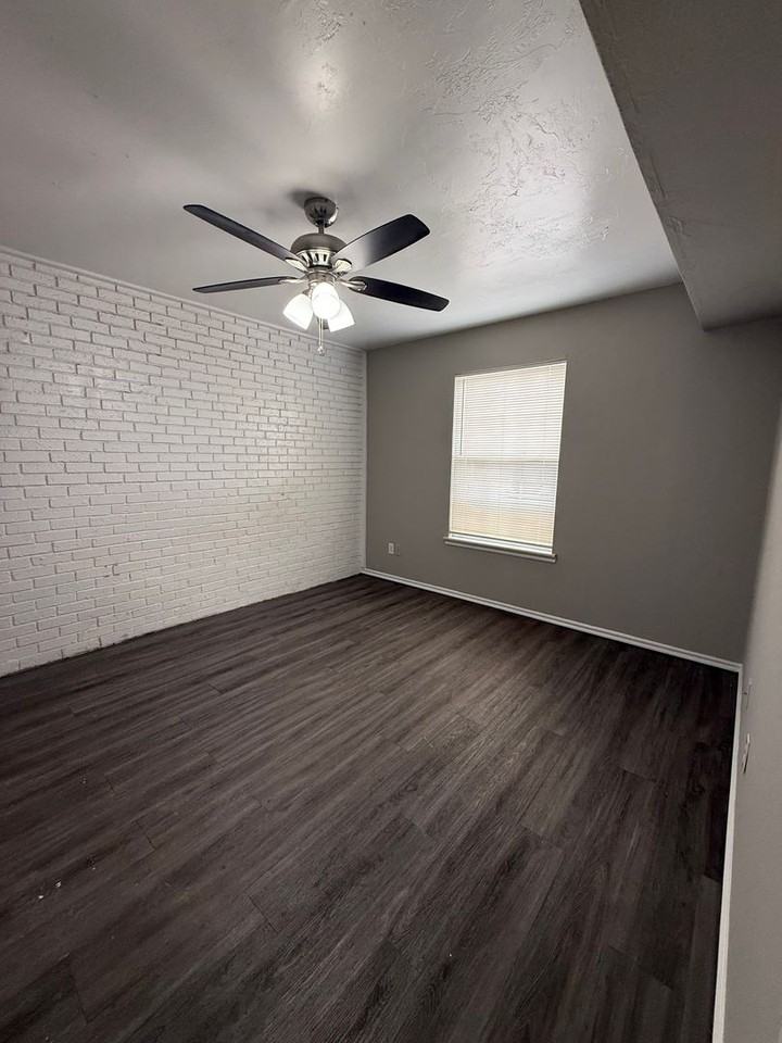 2021 Nw 25th St - Photo 7 of 10