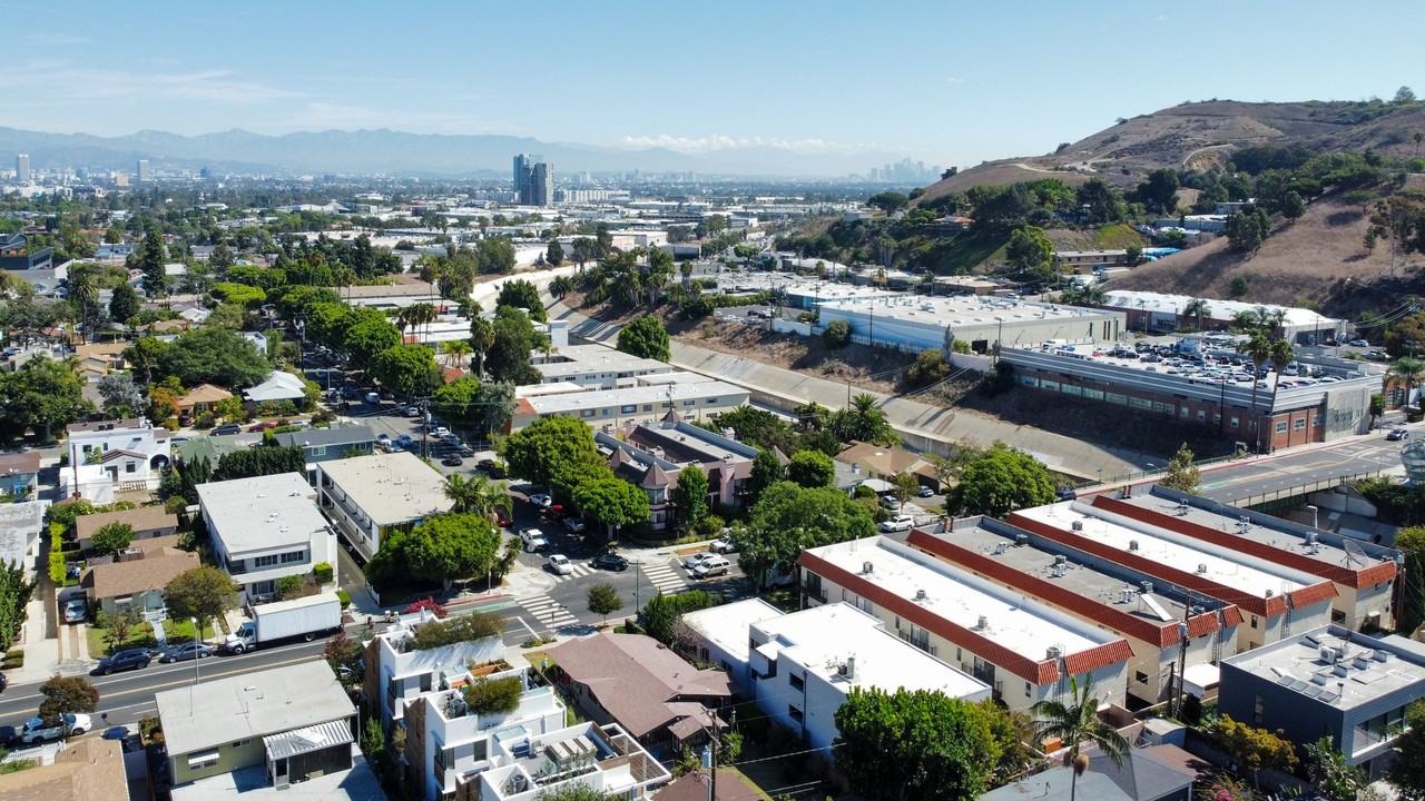 4251 Duquesne Ave - Photo 3 of 3