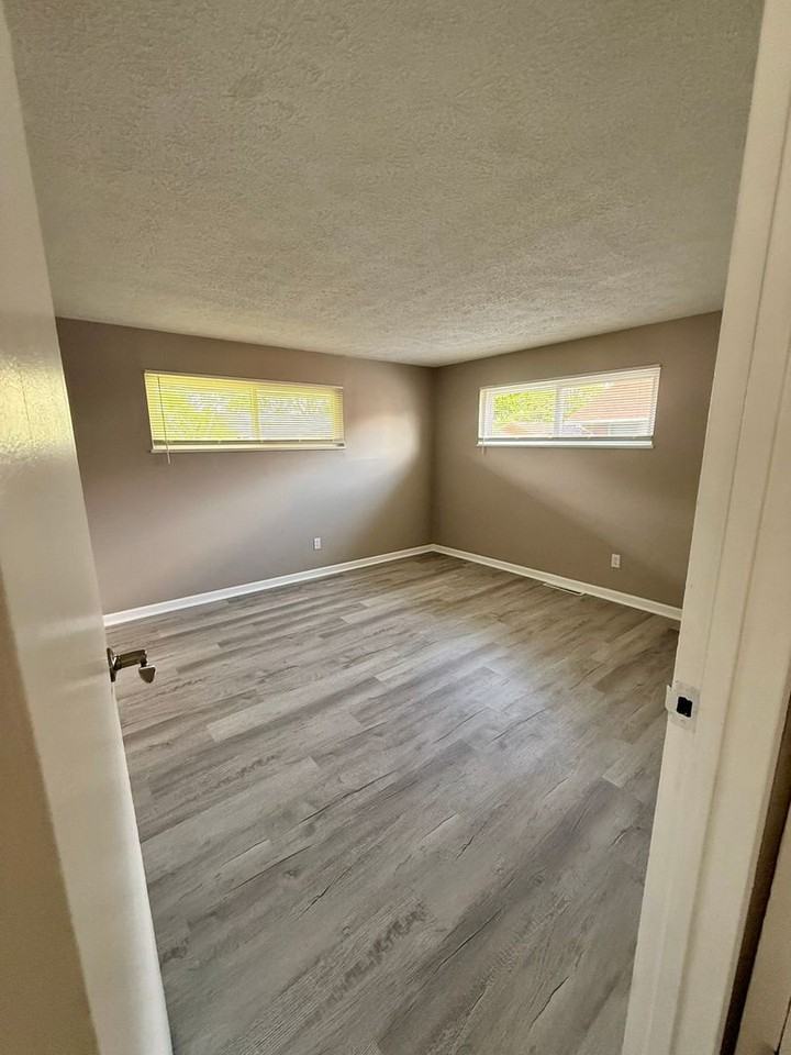 3657 Elmira Dr - Photo 4 of 17