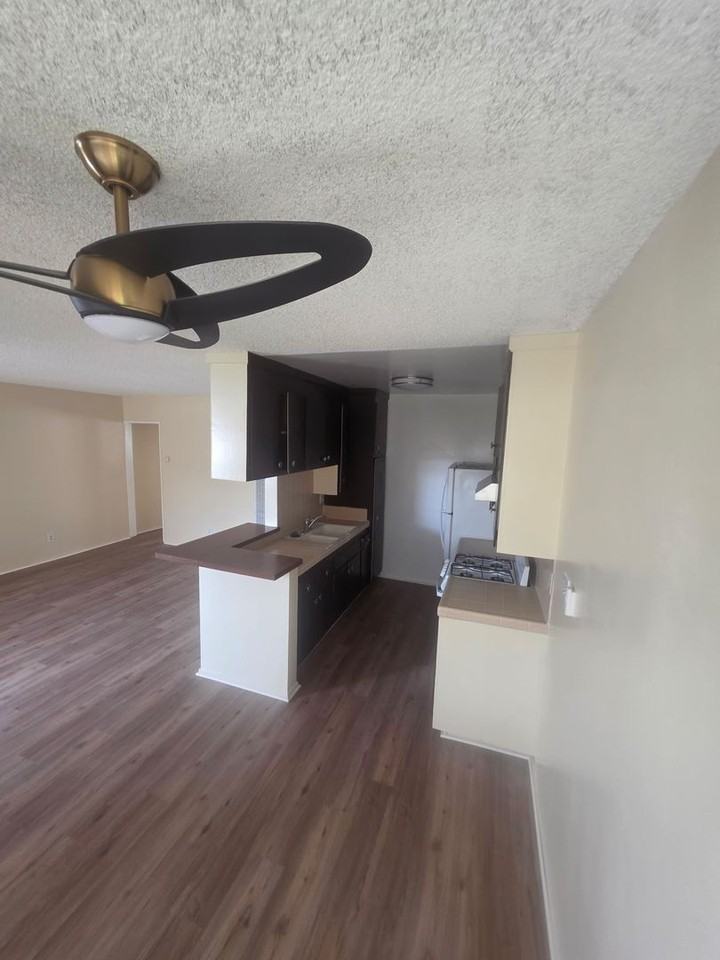 1343 N Curson Ave - Photo 2 of 10