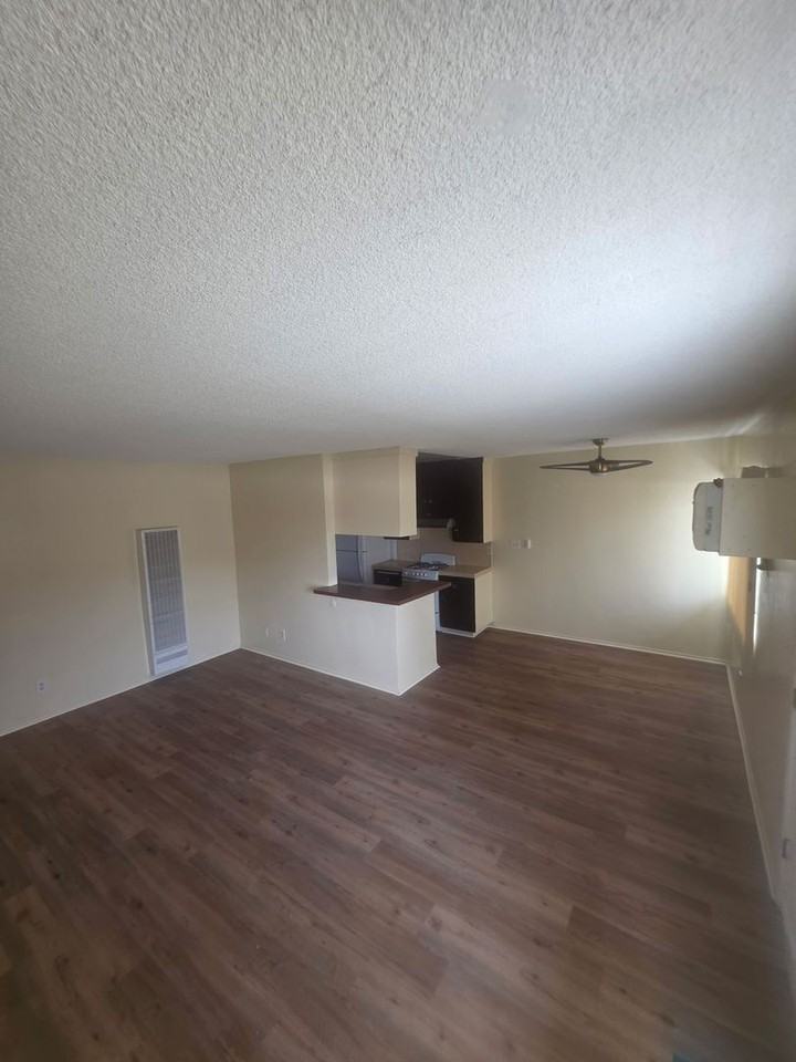 1343 N Curson Ave - Photo 4 of 10