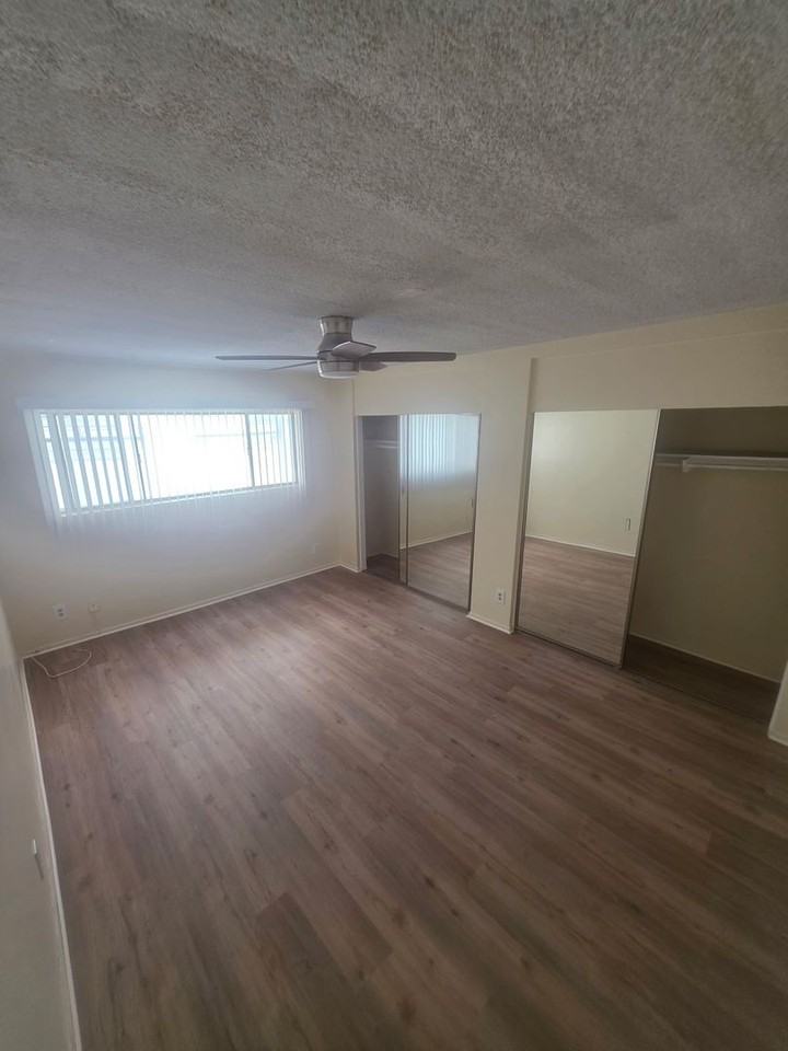 1343 N Curson Ave - Photo 6 of 10