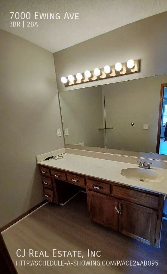 7000 Ewing Ave - Photo 5 of 6