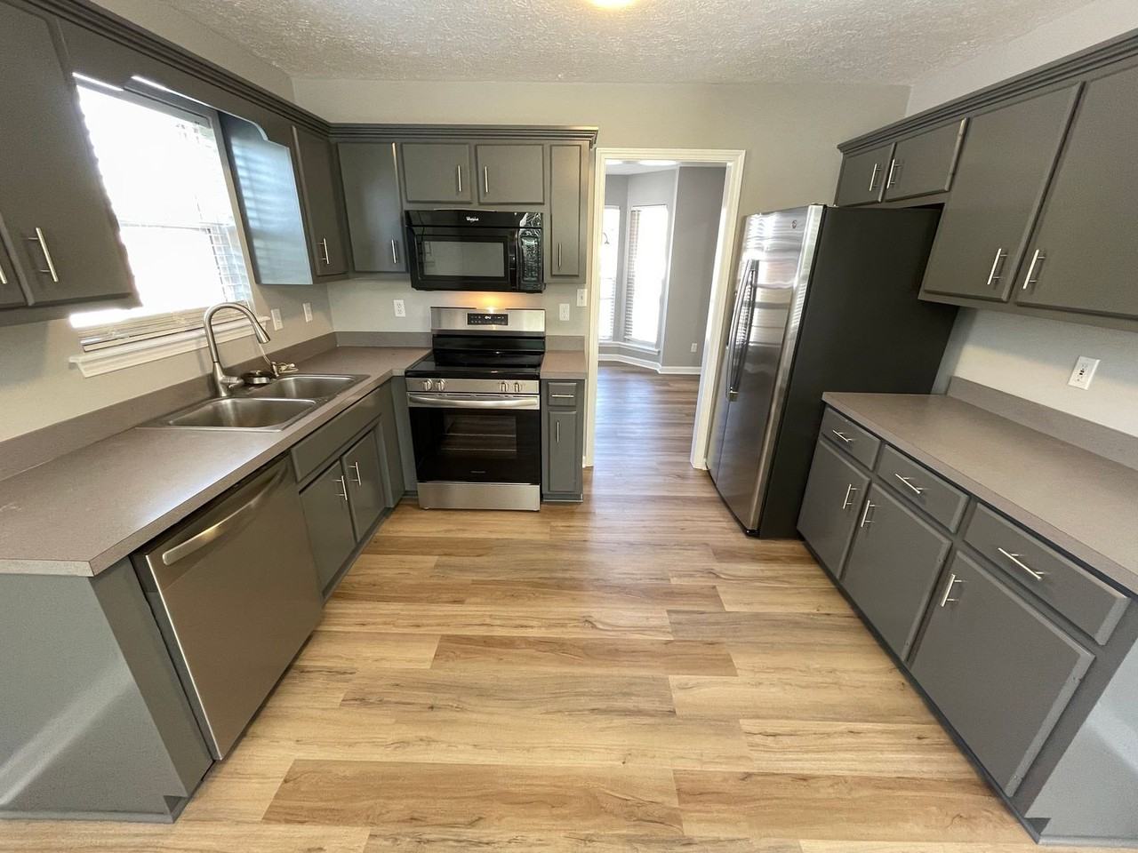 197 Woodfield Cir - Photo 4 of 30