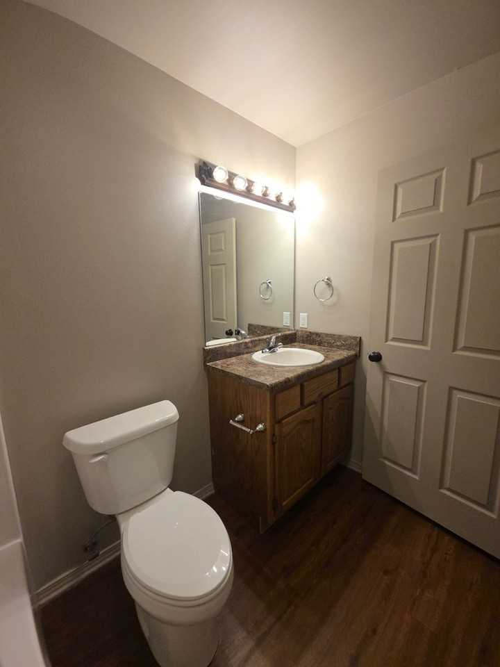 224 E N St - Photo 7 of 12