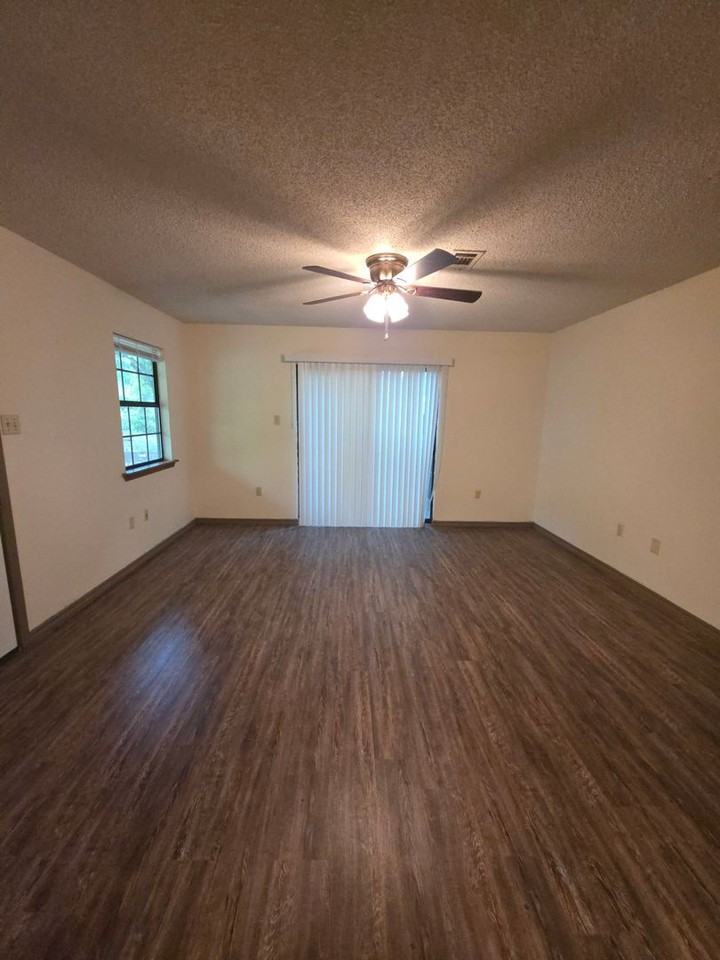 300 N Hartford Ave - Photo 2 of 14