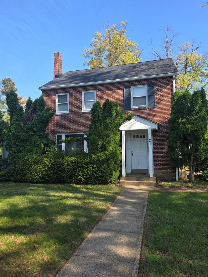 121 Concord Ave - Photo 2 of 33