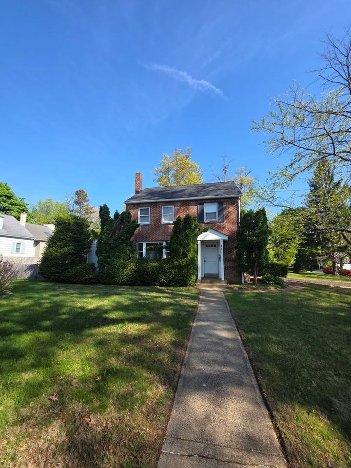 121 Concord Ave - Photo 3 of 33