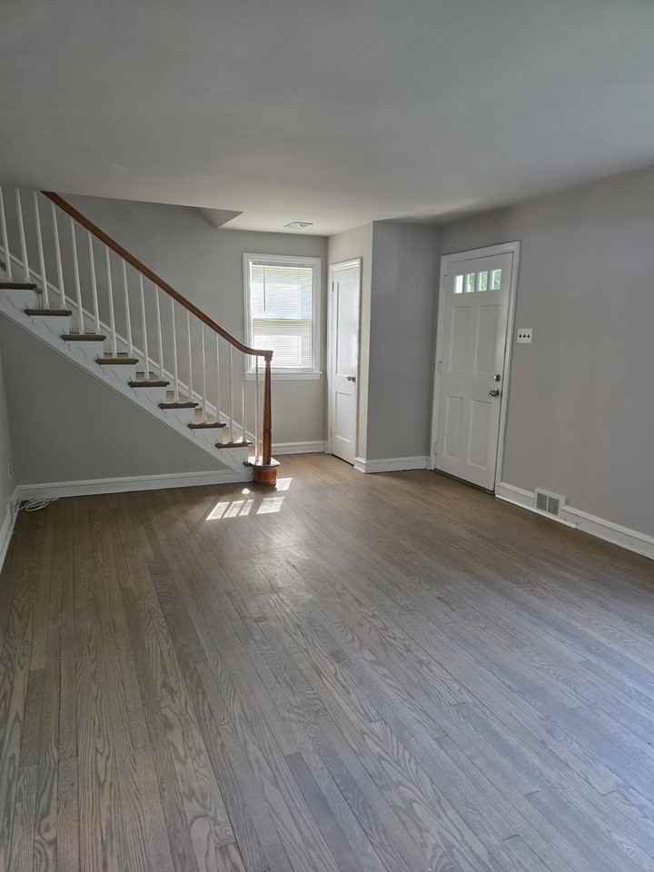 121 Concord Ave - Photo 4 of 33